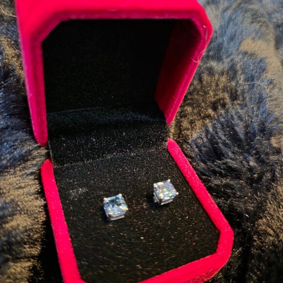 1 CT Moissanite Blue Stud Earrings – Sterling Silver, Dazzling Sparkle! - Picture 1 of 4